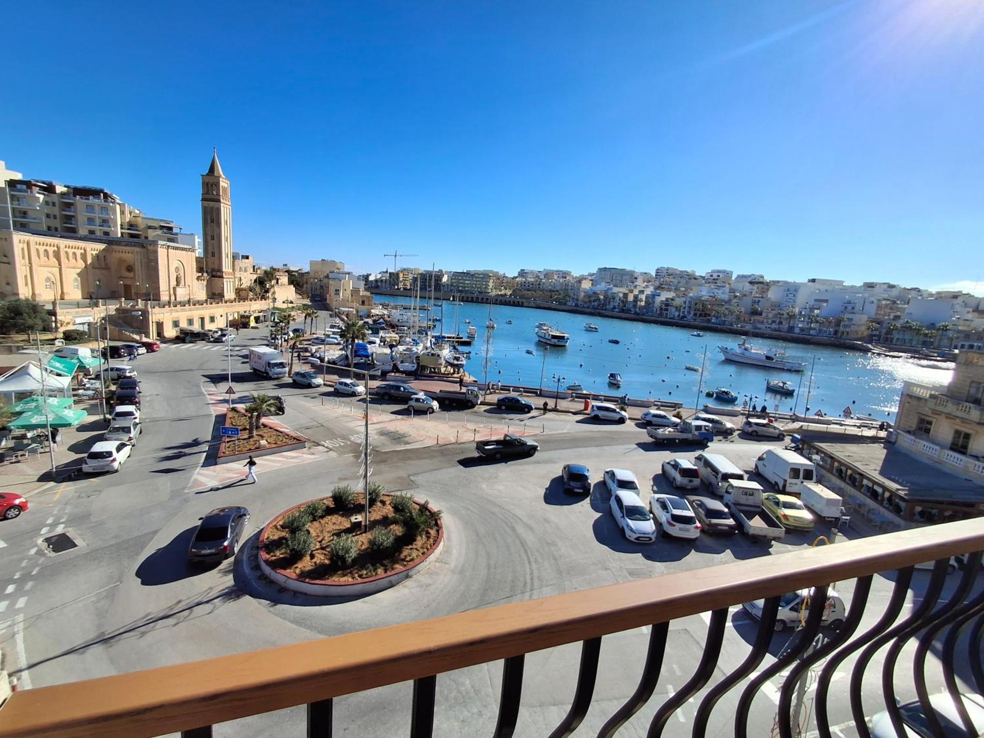Seafront 4-bed Townhouse With Breathtaking Views Holiday home Iz-Zlielaq